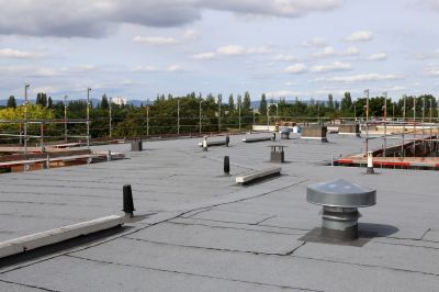 Choosing the Best Safety Gear for Your Commercial Roofing Team