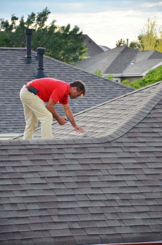 Choosing the Right Contractor for Roof Shingle Repairs